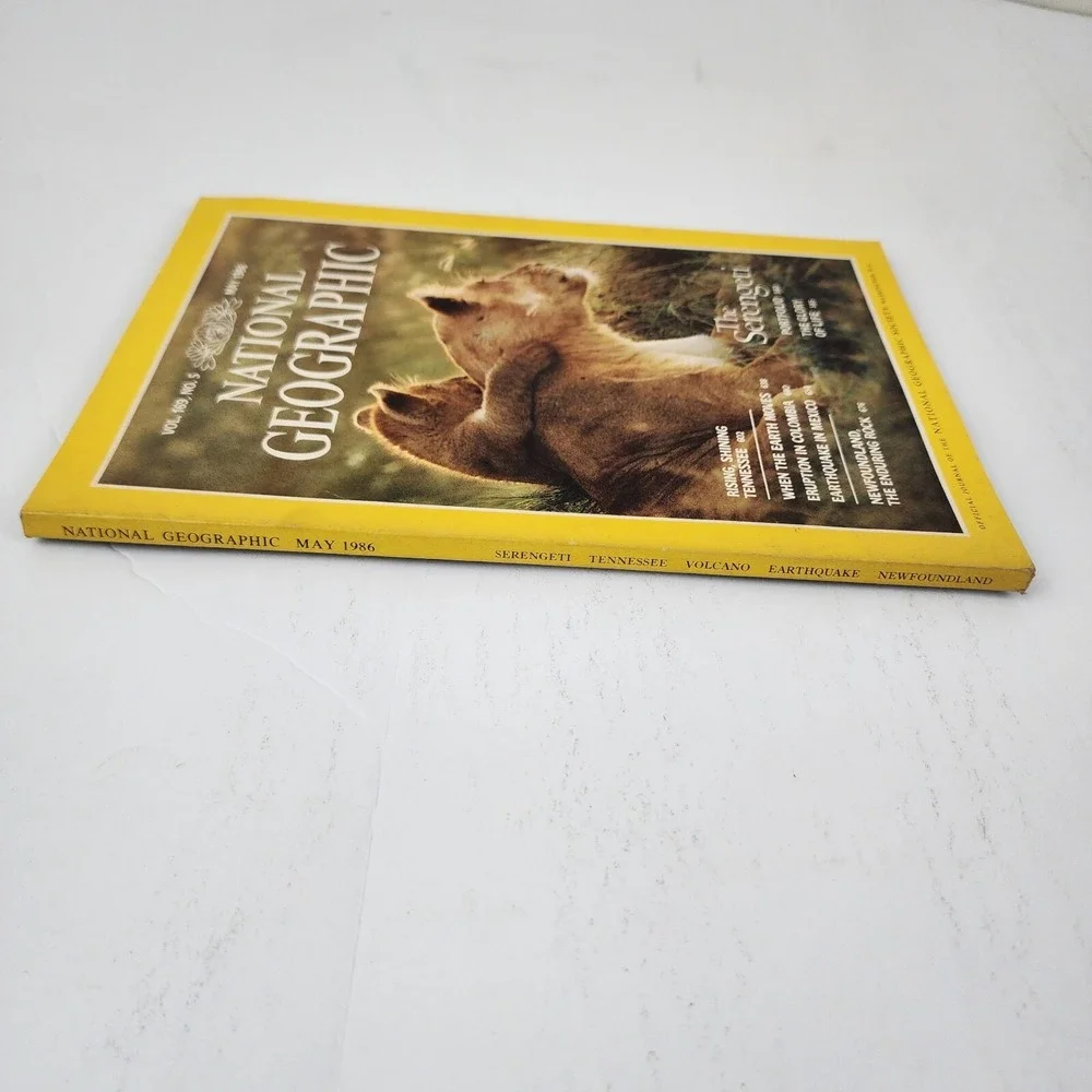 National Geographic Magazine‎ May 1986No Map